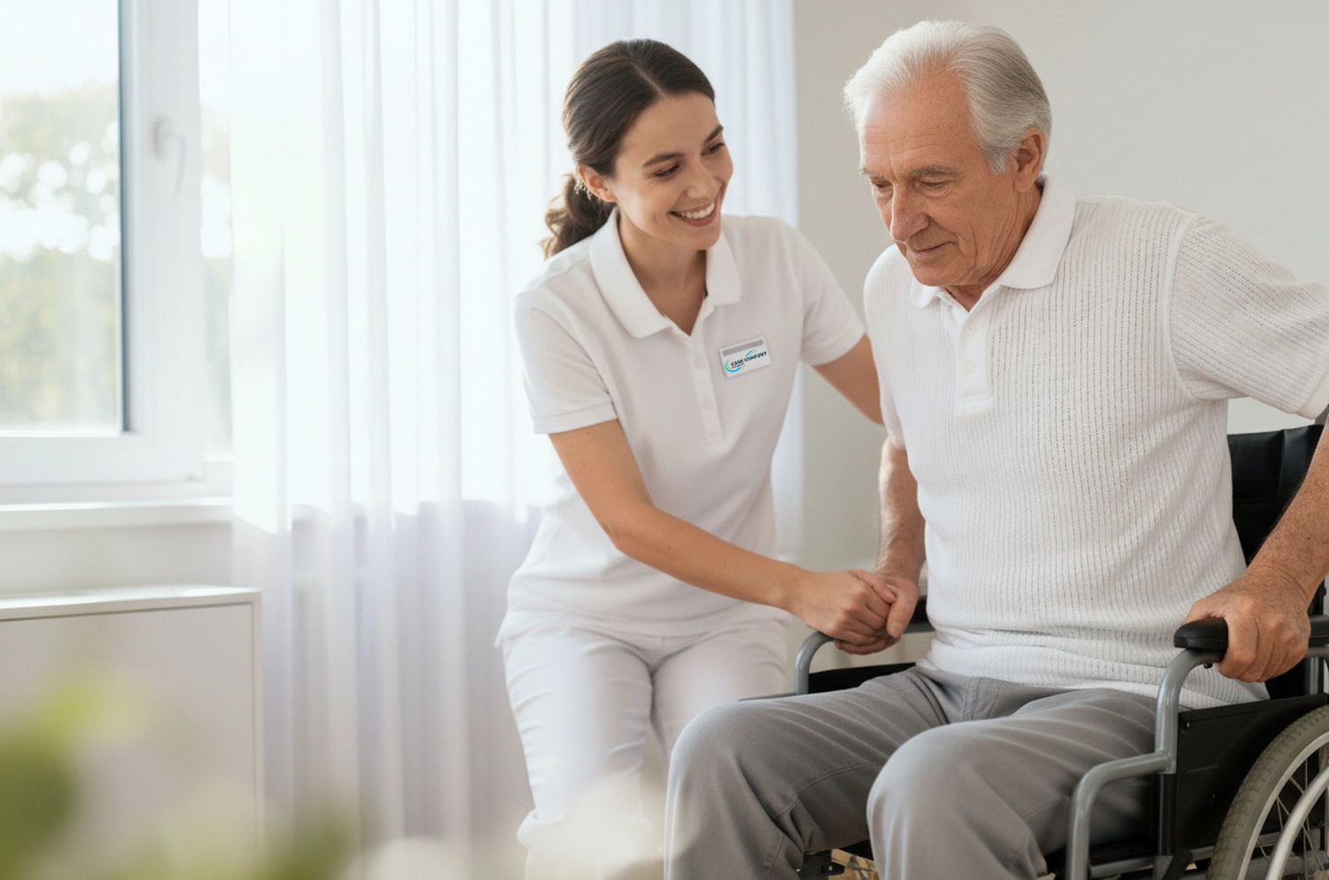 Care Comfor GmbH – Pflegedienst – Pflegekraft kümmert sich um einen Mann